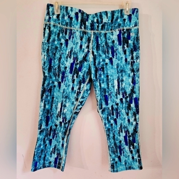 Layer 8 Capri legging - Picture 1 of 5